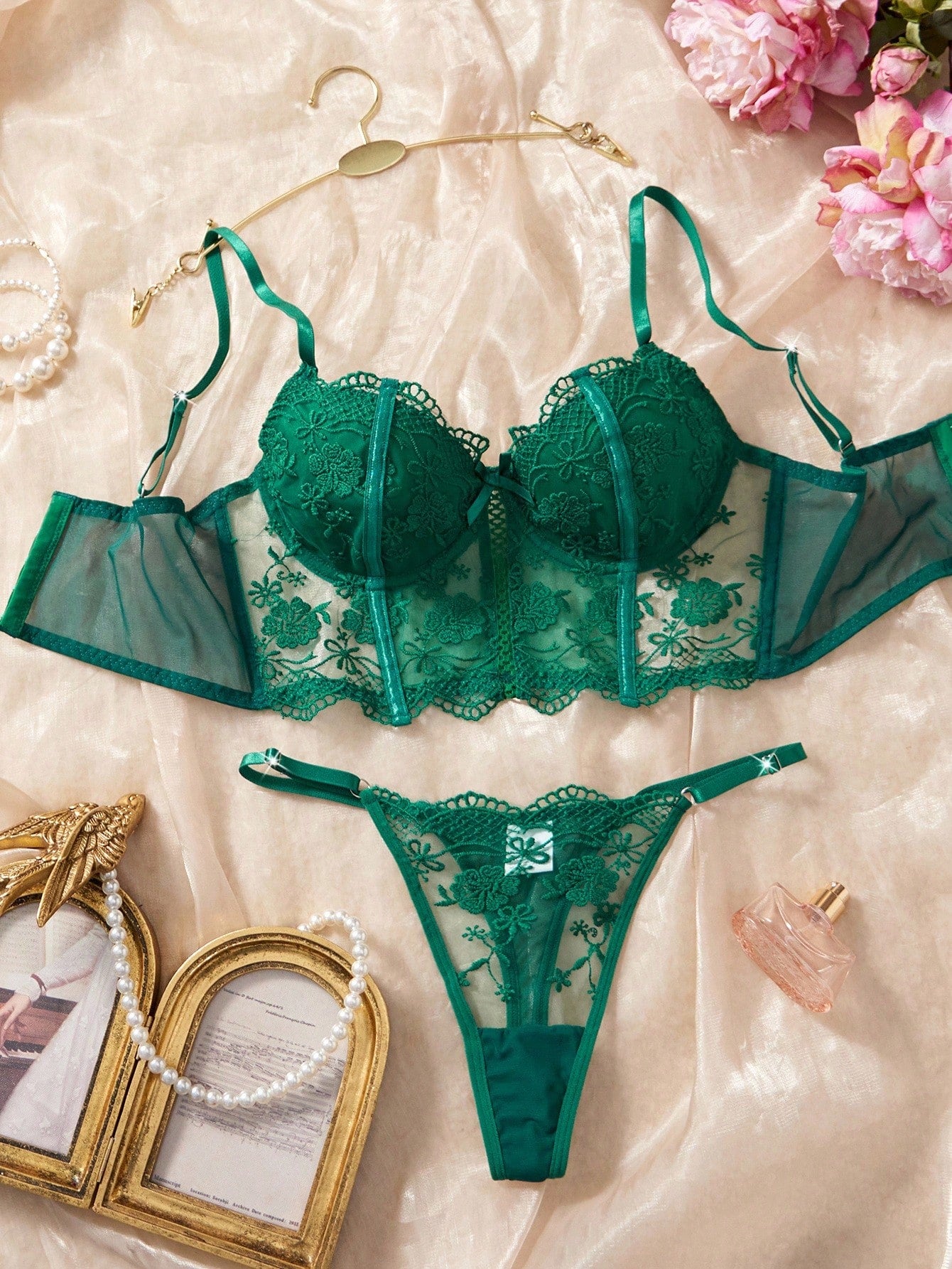 3 Pcs Women’s White & Green Butterfly Lace Lingerie Set